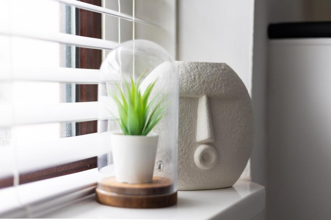 Levi Suite By Koya Homes - 3-Bedroom Home, Downtown Cardiff, Free Parking エクステリア 写真