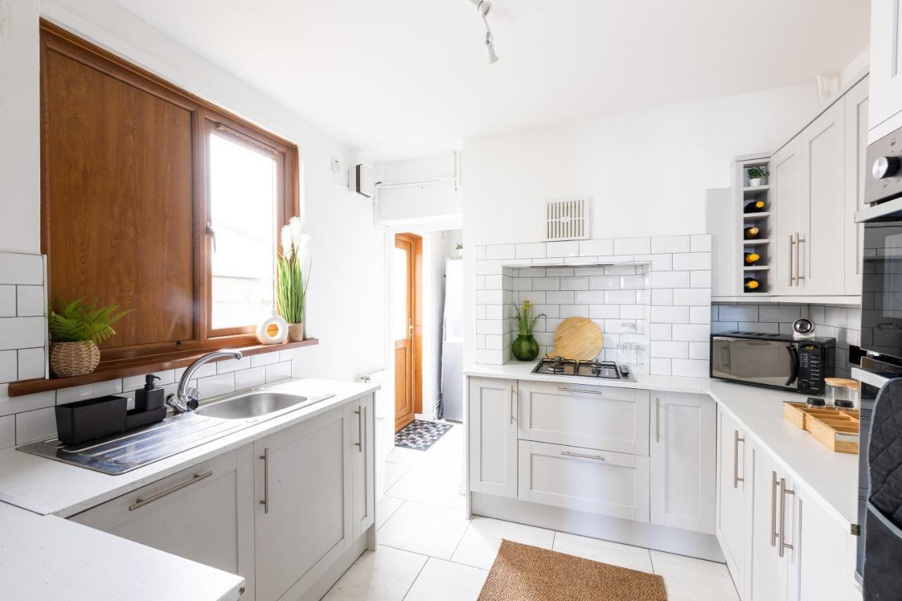 Levi Suite By Koya Homes - 3-Bedroom Home, Downtown Cardiff, Free Parking エクステリア 写真