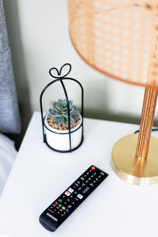 Levi Suite By Koya Homes - 3-Bedroom Home, Downtown Cardiff, Free Parking エクステリア 写真