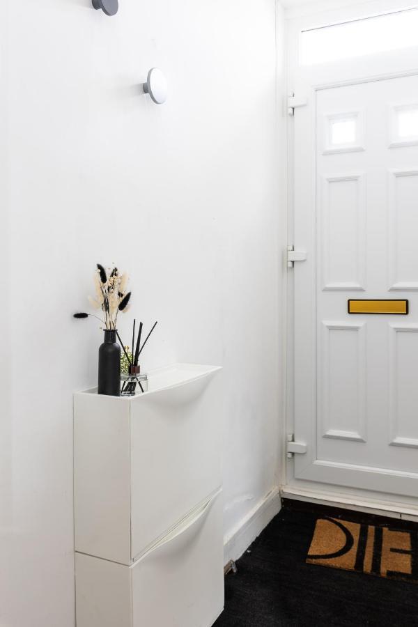 Levi Suite By Koya Homes - 3-Bedroom Home, Downtown Cardiff, Free Parking エクステリア 写真